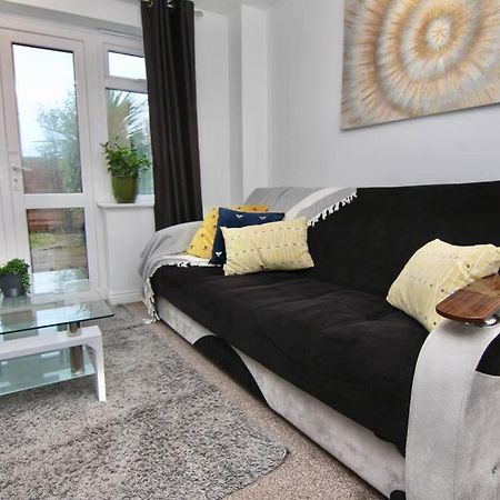 Daimler House - Cosy Home Near Coventry City Centre Bagian luar foto