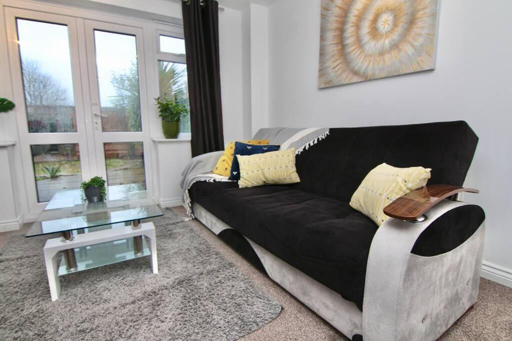 Daimler House - Cosy Home Near Coventry City Centre Bagian luar foto