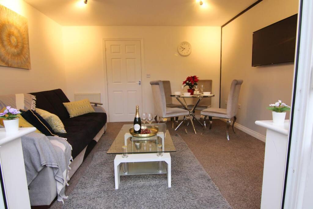 Daimler House - Cosy Home Near Coventry City Centre Bagian luar foto