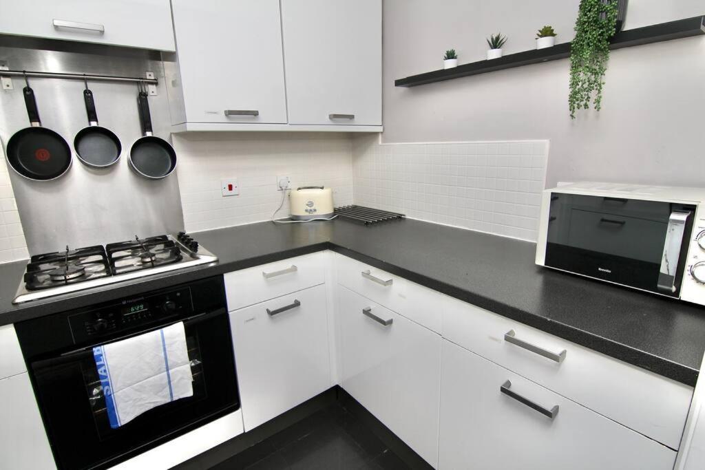 Daimler House - Cosy Home Near Coventry City Centre Bagian luar foto